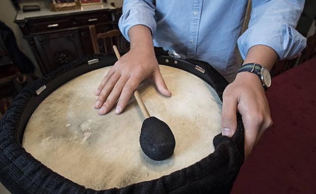 Las manos del tambor. 