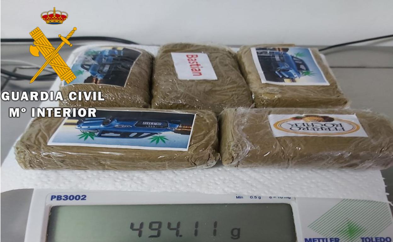 Droga localizada por los agentes. 