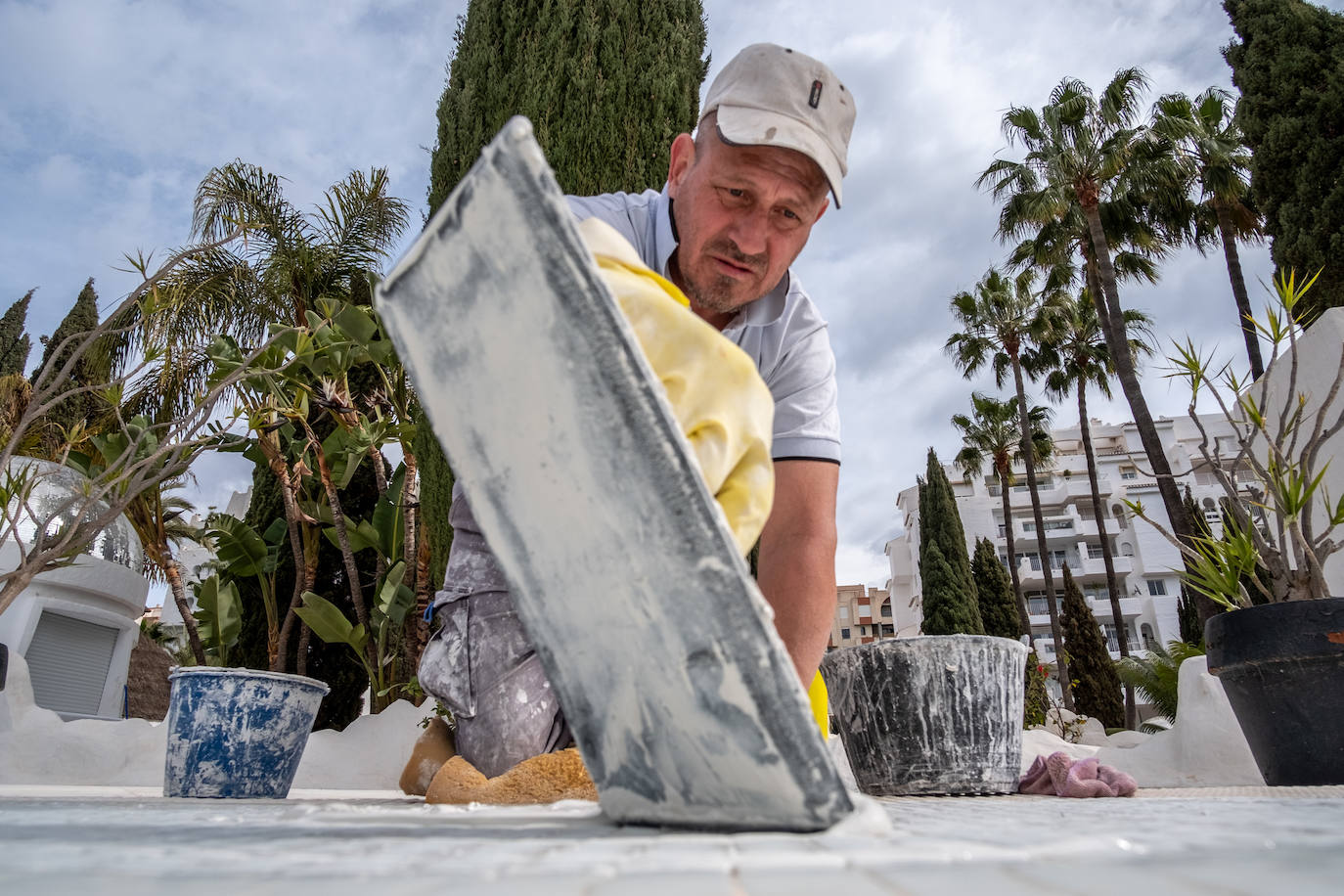 Los preparativos de los hoteles de la Costa para Semana Santa tanto en el Hotel Helios como en el Albayzín del Mar