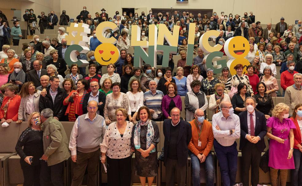 El Paraninfo de la Universidad de Granada acogió el acto de homenaje a los jubilados del Hospital Clínico Universitario San Cecilio.