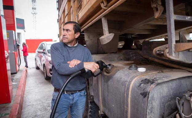 El camionero Enrique Gómez respostando 200 euros. 