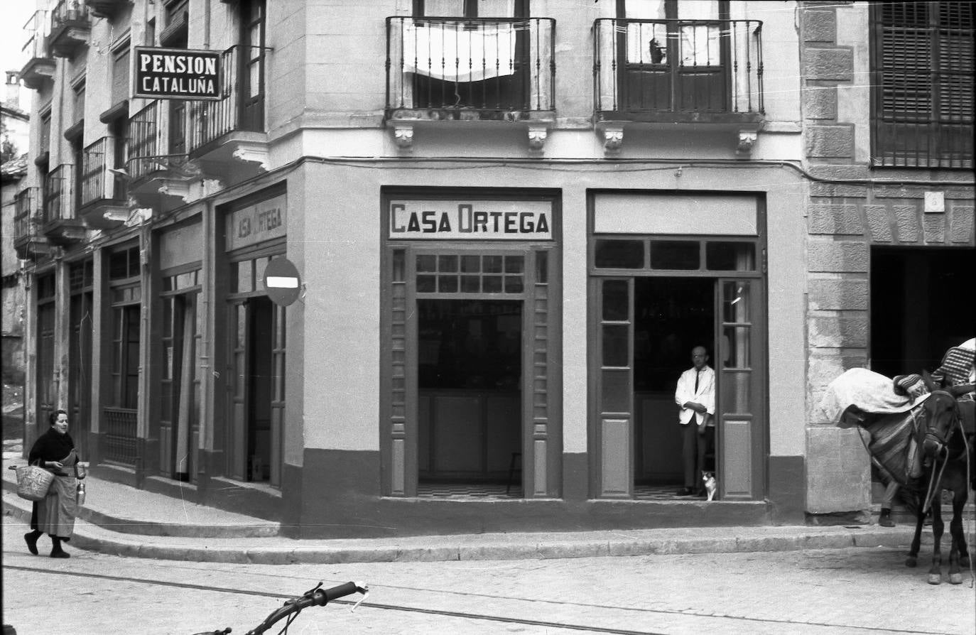 Taberna Casa Ortega. Esquina de la calle Colcha con Pavaneras. Hoy Restaurante Carmela. 