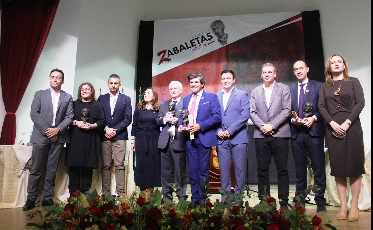 Ceremonia de los 'Zabaletas del año', con los galardonados y las autoridades. 