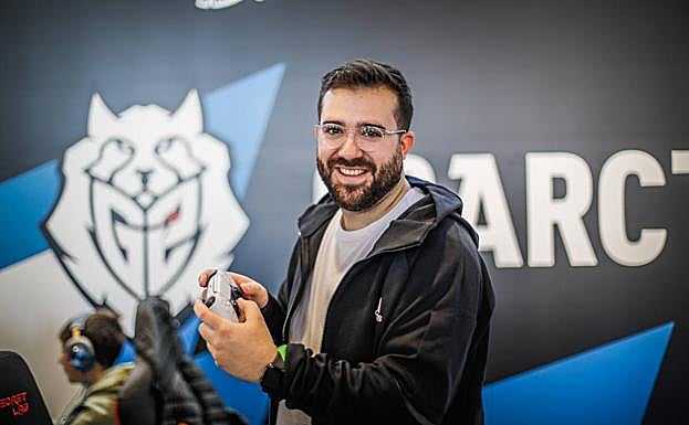 Luis García, en el stand de Arctic Gaming. 