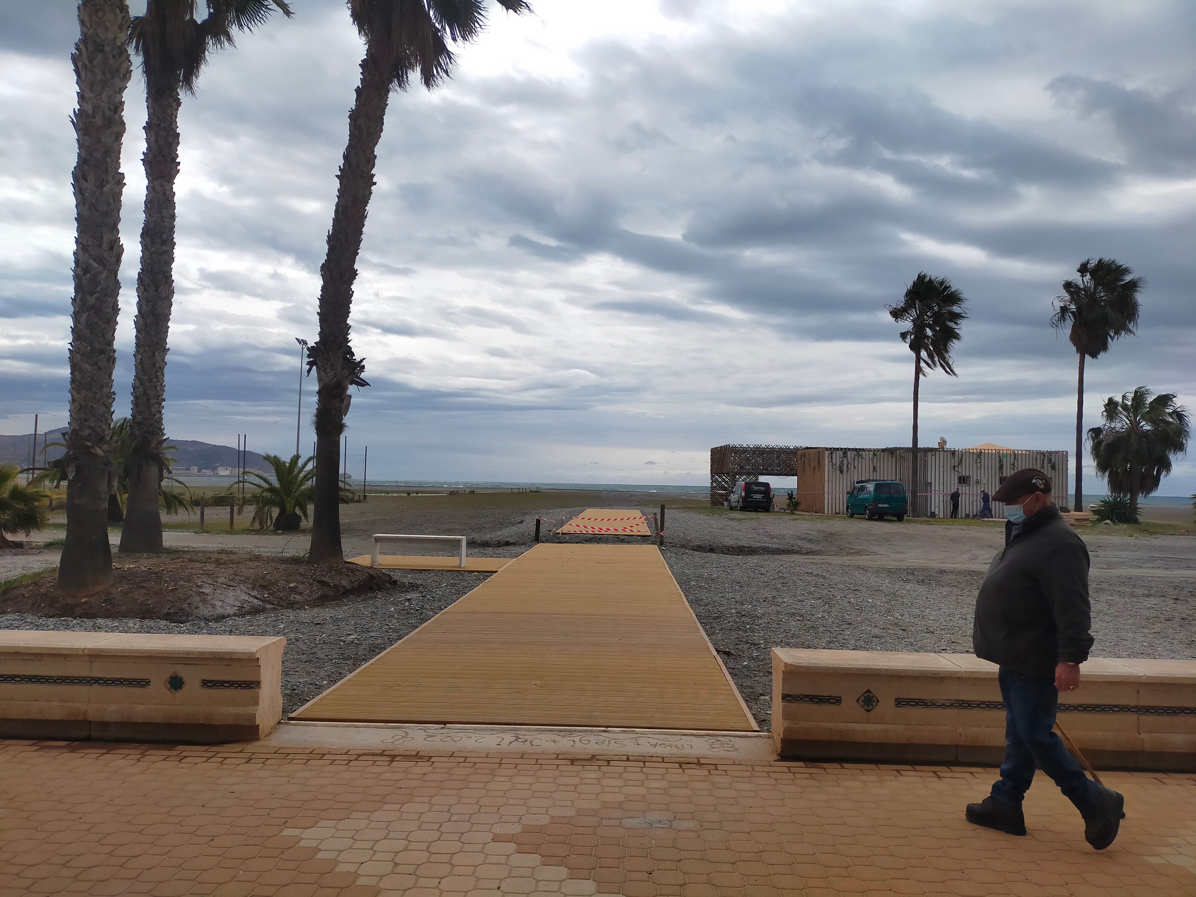 Nuevos accesos que ha instalado Motril en Playa de Poniente