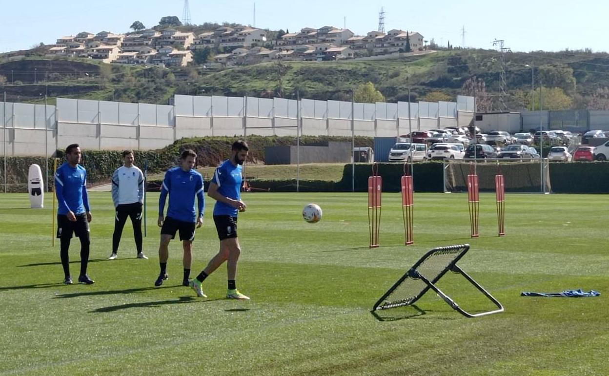 Ángel Montoro, Santiago Arias y Maxime Gonalons, aparte el sábado. 