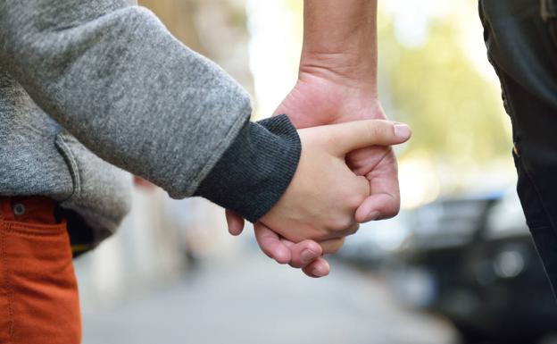 El menor fue abordado en una calle del centro de Portugalete. 