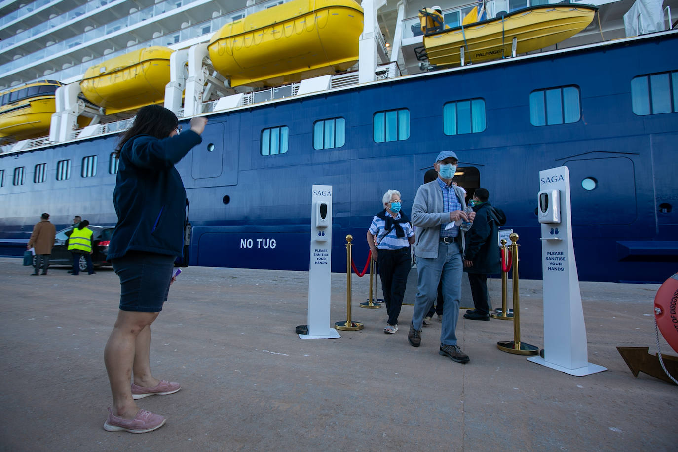 Llegada del Crucero Spirit of Discovery a la dársena motrileña, con 620 pasajeros y 459 tripulantes