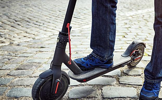 La normativa de los patinetes eléctricos que afecta a los padres