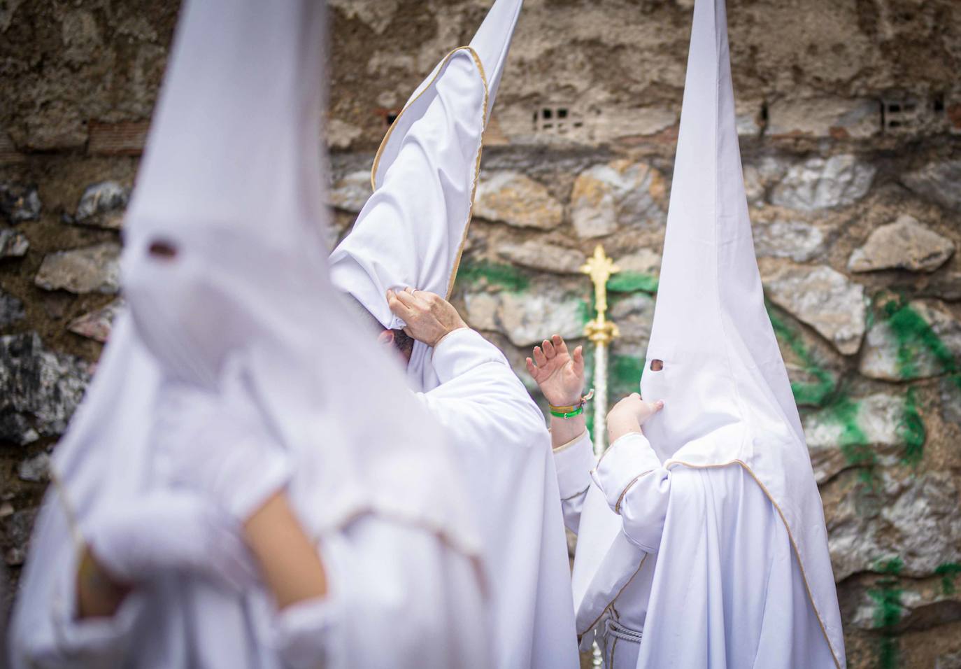 La hermandad del Zaidín desafió el tiempo de este Martes Santo tras dos aplazamientos