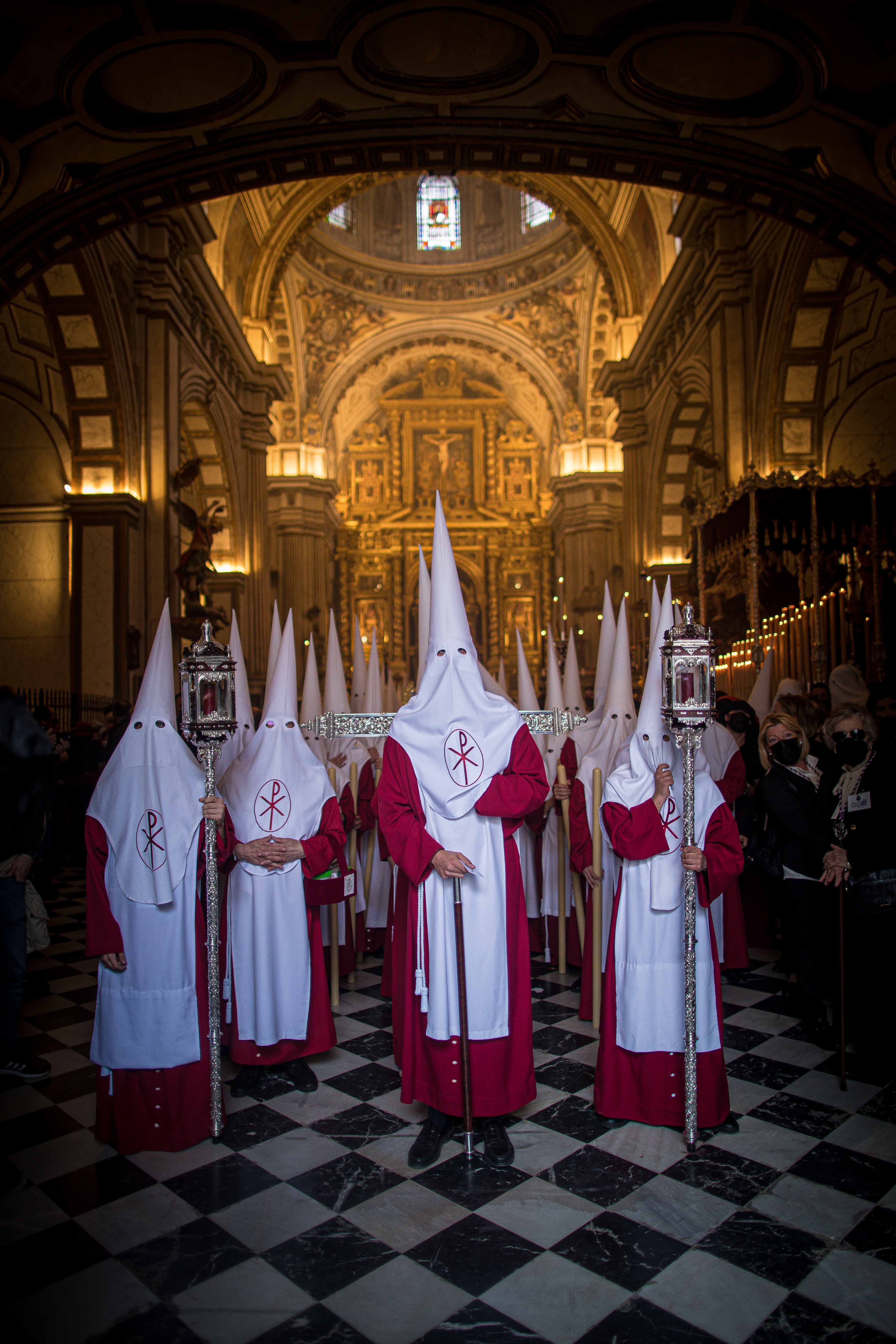 Las mejores imágenes del cortejo que acompaña al Cristo de la Meditación y Nuestra Señora de Los Remedios