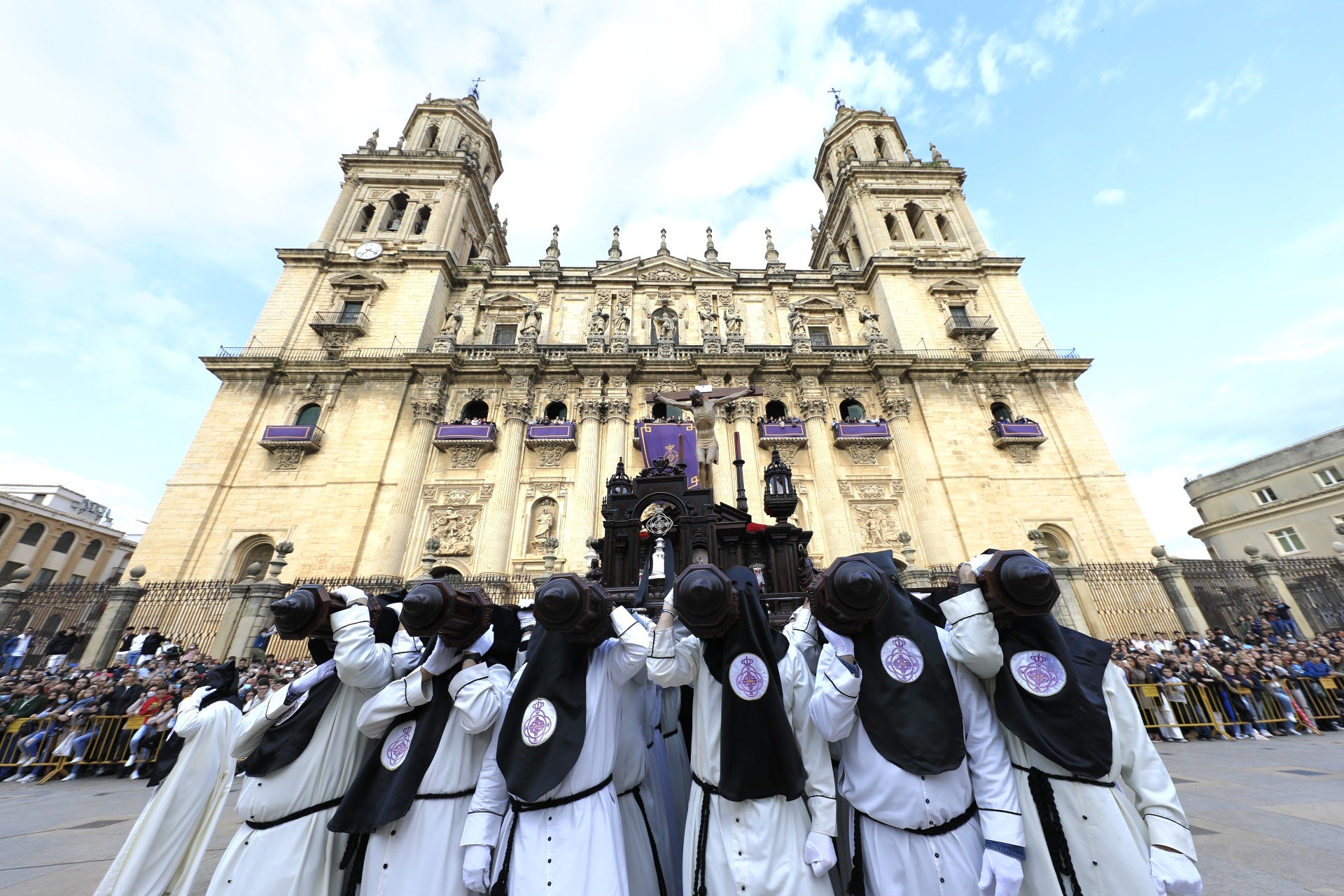 Fotos: La Buena Muerte, en las calles de Jaén