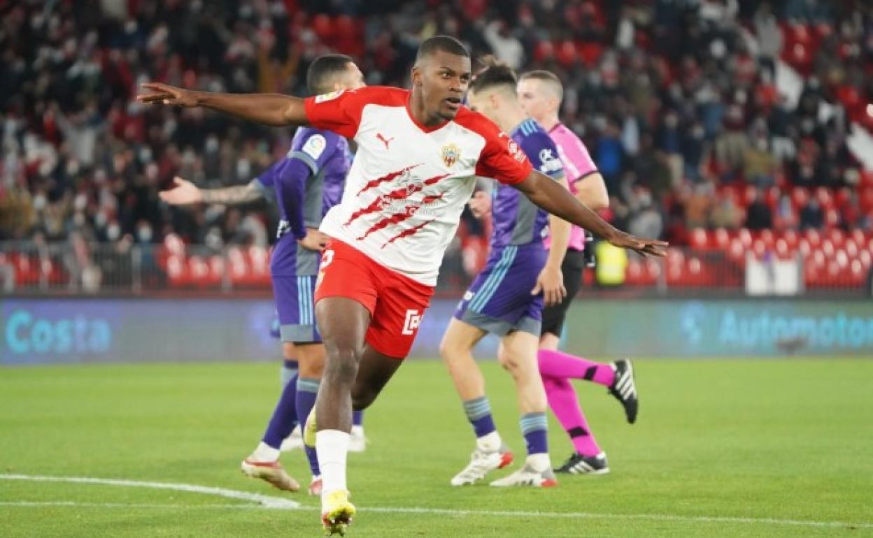 Akieme celebra su gol en la victoria rojiblanca (3-1) de la ida, que puede ser clave.