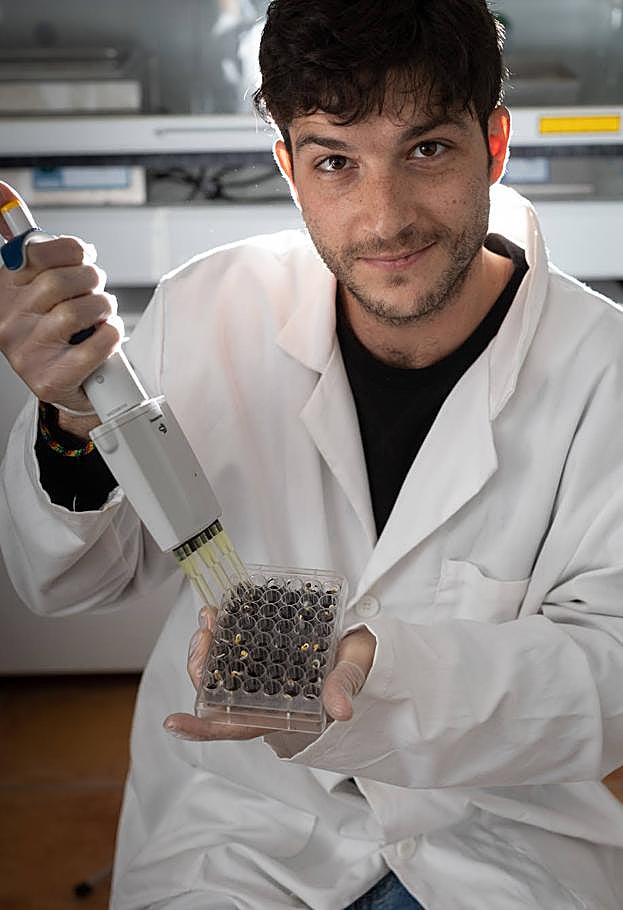 Juan José Narváez, director de los laboratorios. 