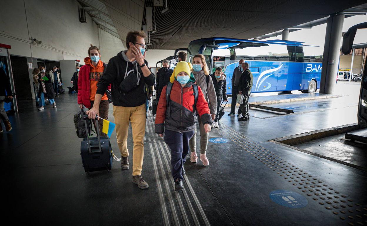 Llegada de un grupo de refugiados ucranianos a Granada. 