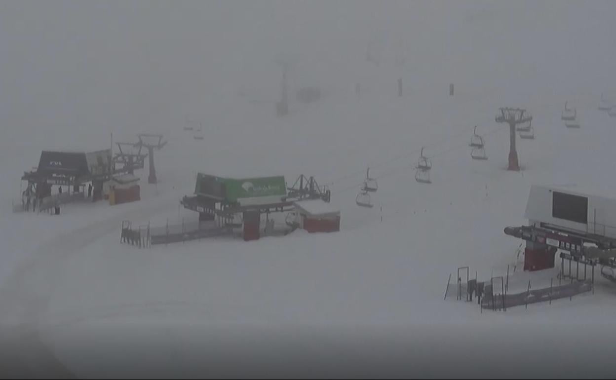 Imagen capatada por las cámaras de la estación de esquí de Sierra Nevada este miércoles