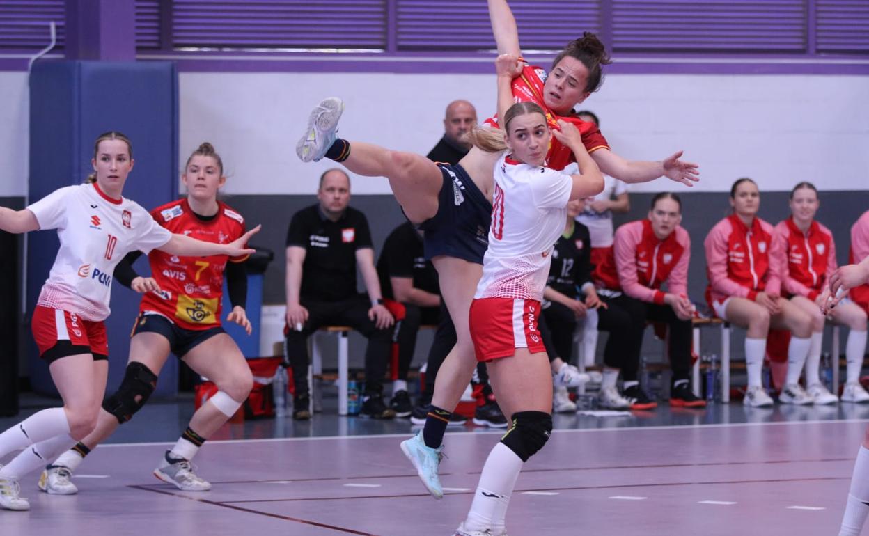 Viator ejerce de talismán para las 'Guerreras' ante Polonia