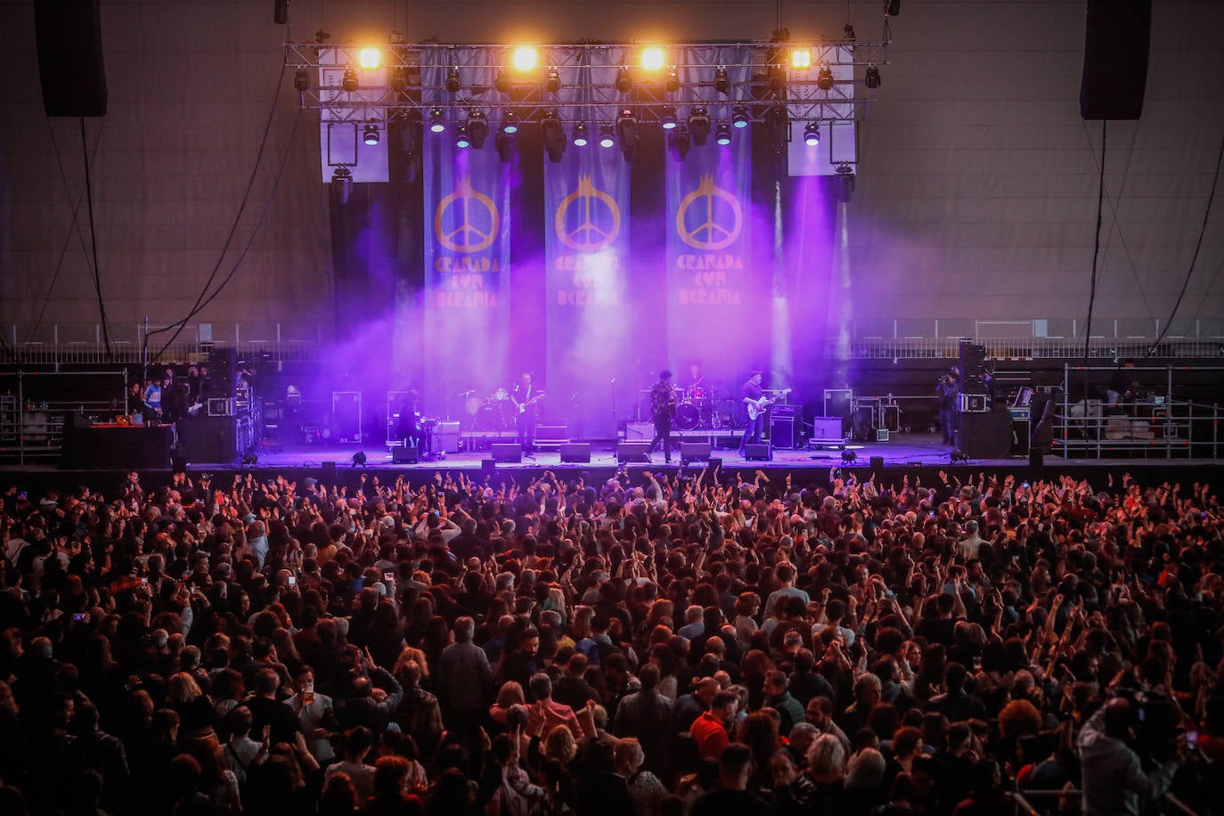 Lleno en el Palacio de los Deportes y entusiasmo a raudales.