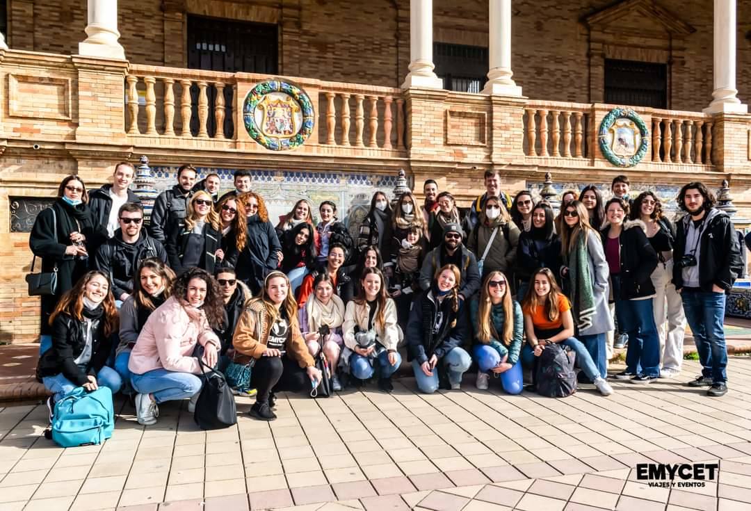 Un grupo de Erasmus de Granada viaja a Sevilla con Emycet.