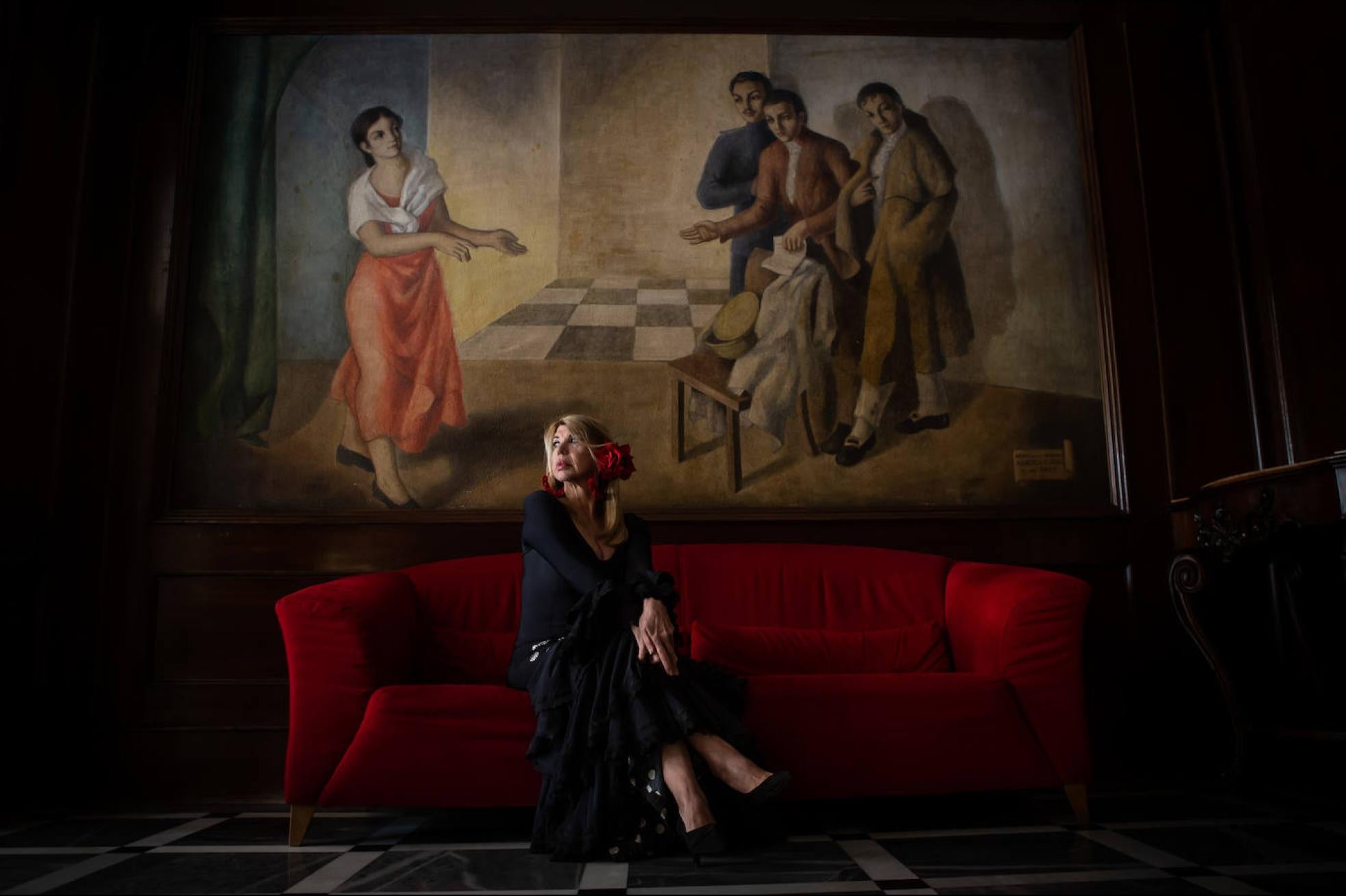 Ana Ruiz, en el hall del teatro Isabel la Católica, donde se despedirá y donde tantos éxitos ha cosechado. 