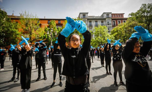 Imagen principal - Granada | 300 niños mutantes toman Bibrrambla por un mundo mejor