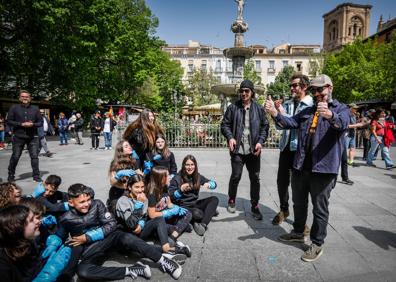 Imagen secundaria 1 - Granada | 300 niños mutantes toman Bibrrambla por un mundo mejor