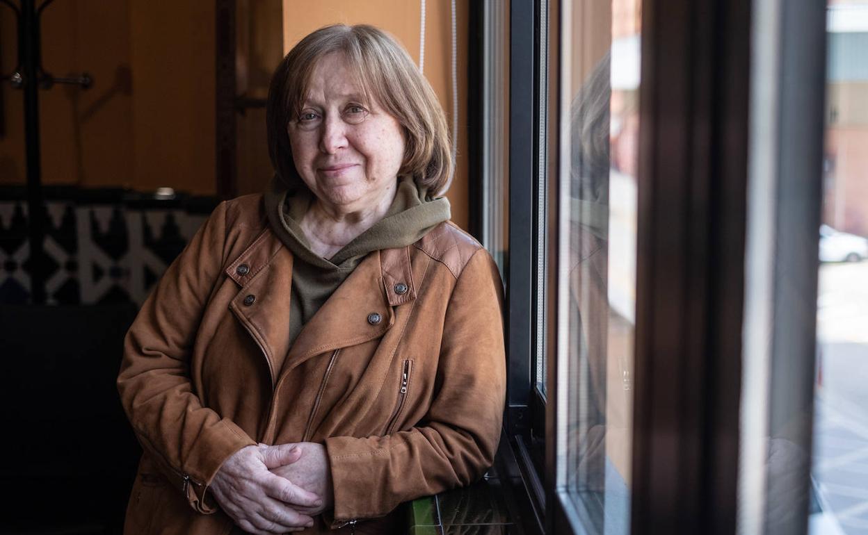 La Premio Nobel de Literatura, Svetlana Aleksiévich, fotografiada en Granada.