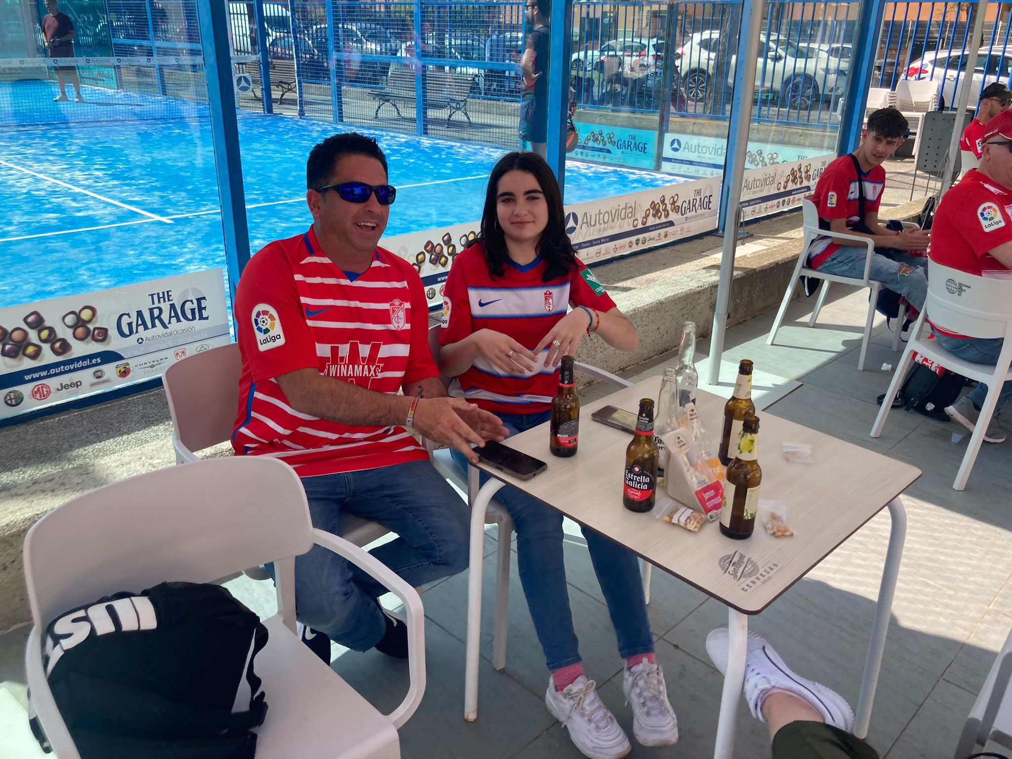 Cientos de aficionados han viajado a Mallorca para apoyar al Granada en una cita trascendental para la salvación