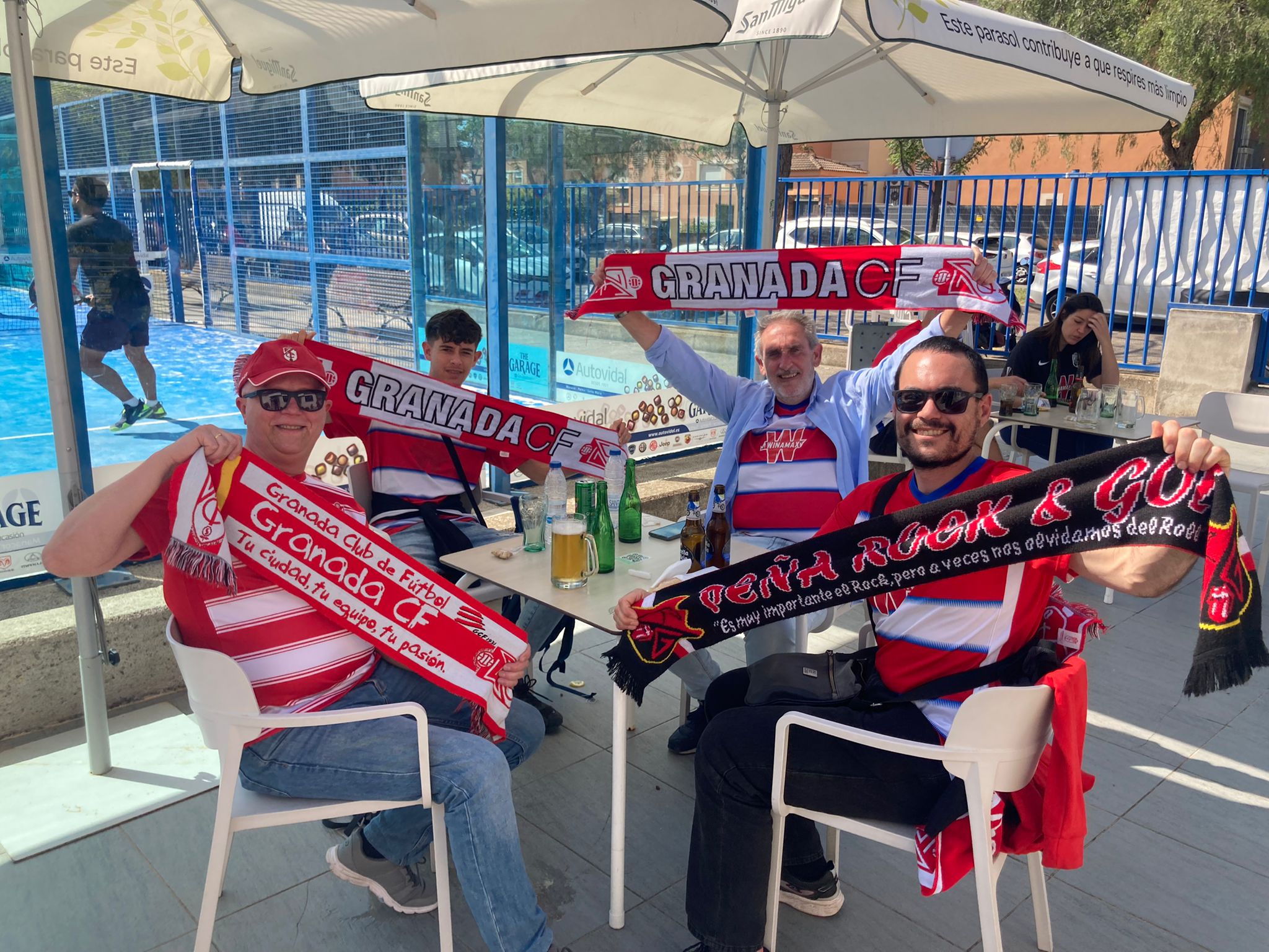 Cientos de aficionados han viajado a Mallorca para apoyar al Granada en una cita trascendental para la salvación