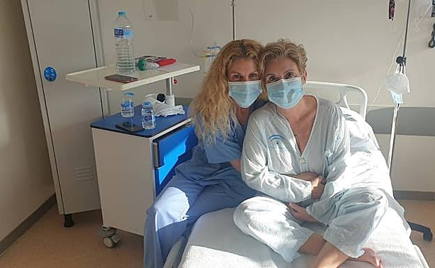 Lola y Cristina cuando la primera se recuperaba de la covid. 