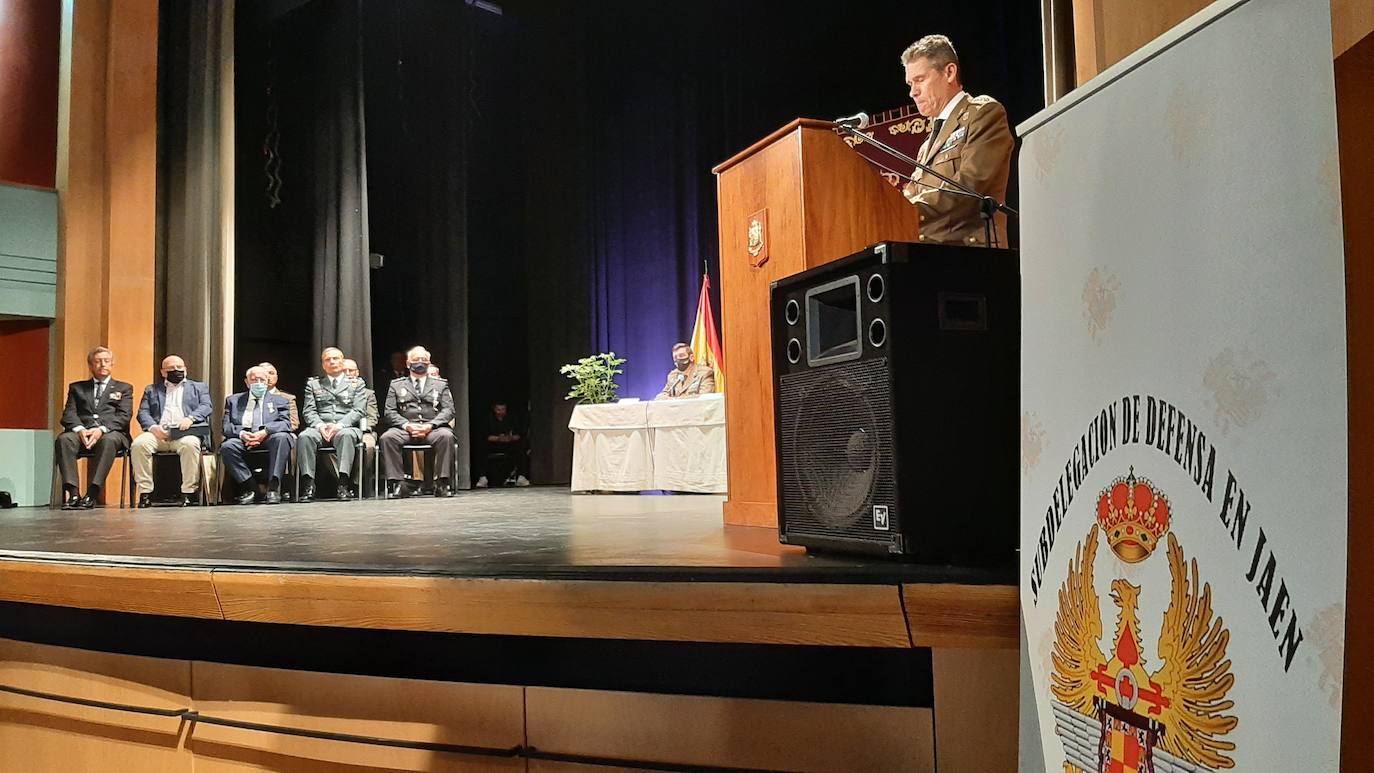 Acto institucional de la Subdelegación de Defensa en el Teatro Darymelia.