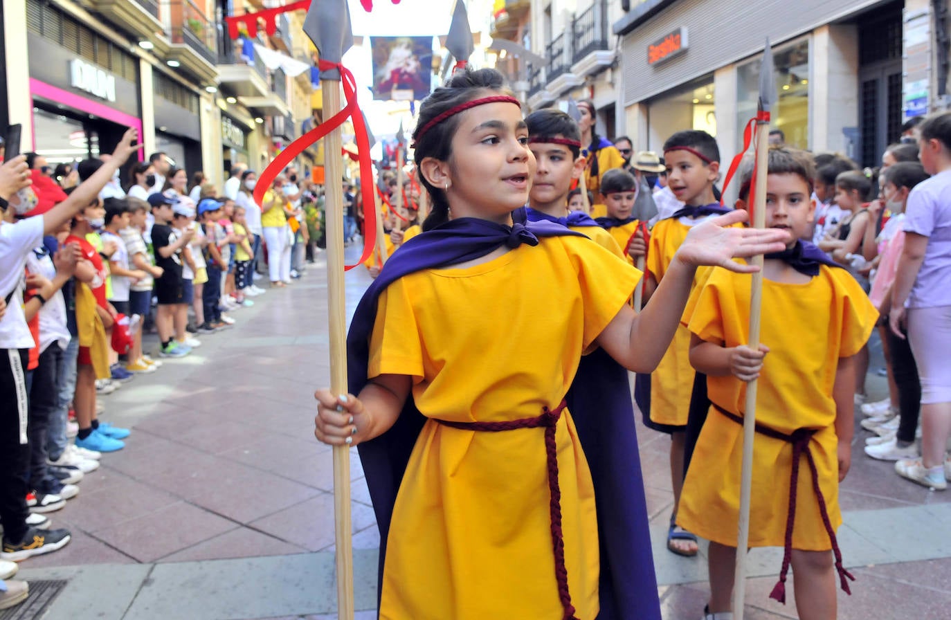 La ciudad disfruta con el desfile infantil.