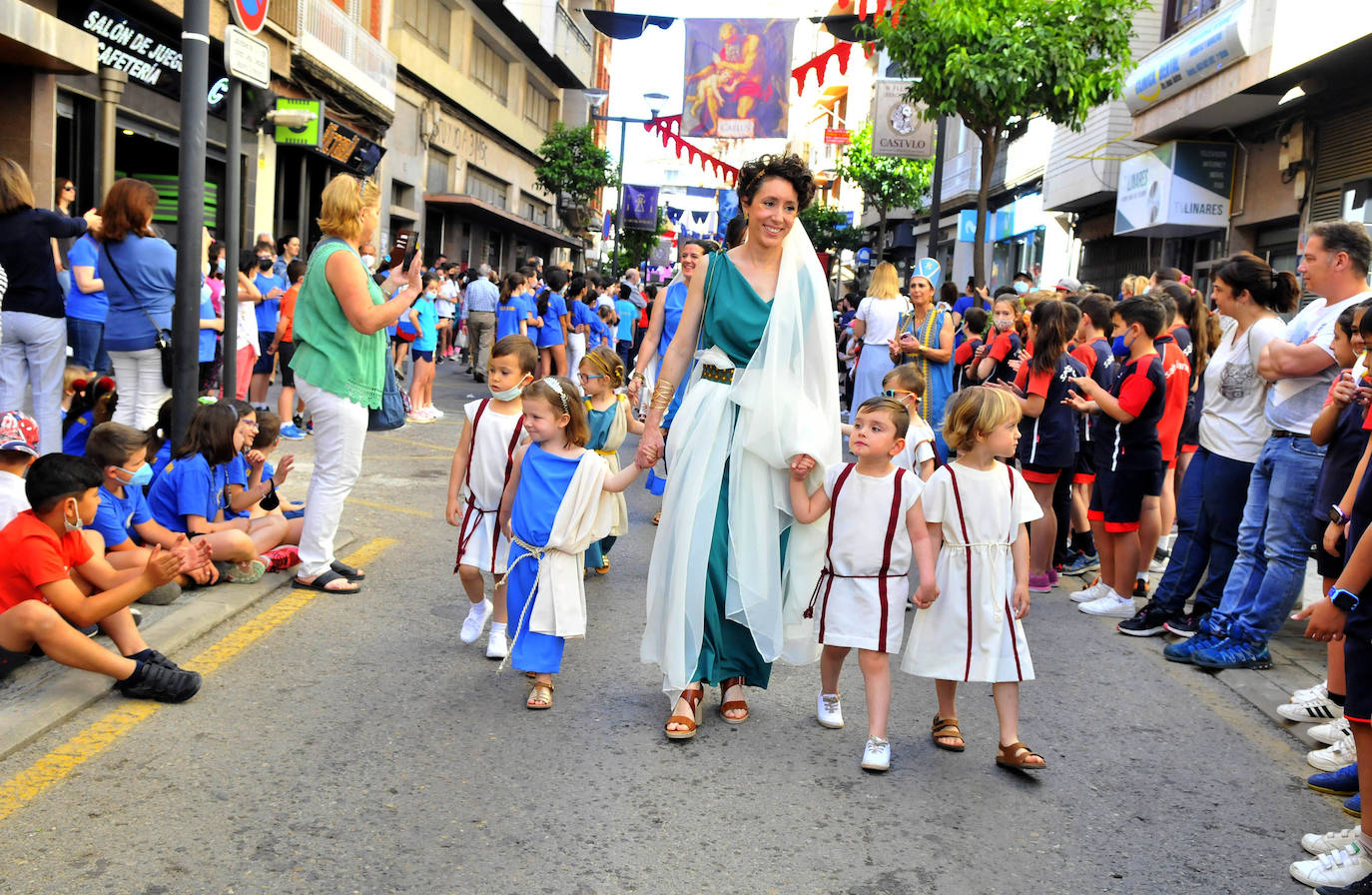 La ciudad disfruta con el desfile infantil.