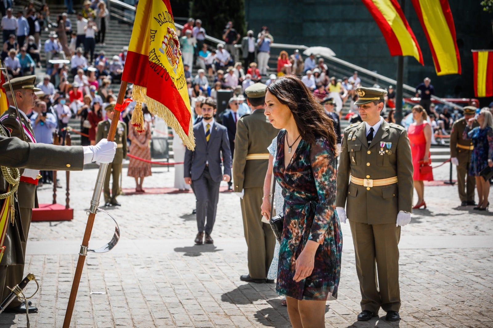 Más de 300 granadinos han llevado a cabo el juramento en la explanada del Palacio de Congresos.