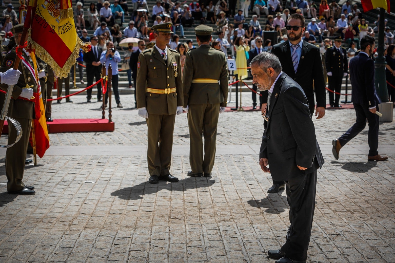 Más de 300 granadinos han llevado a cabo el juramento en la explanada del Palacio de Congresos.