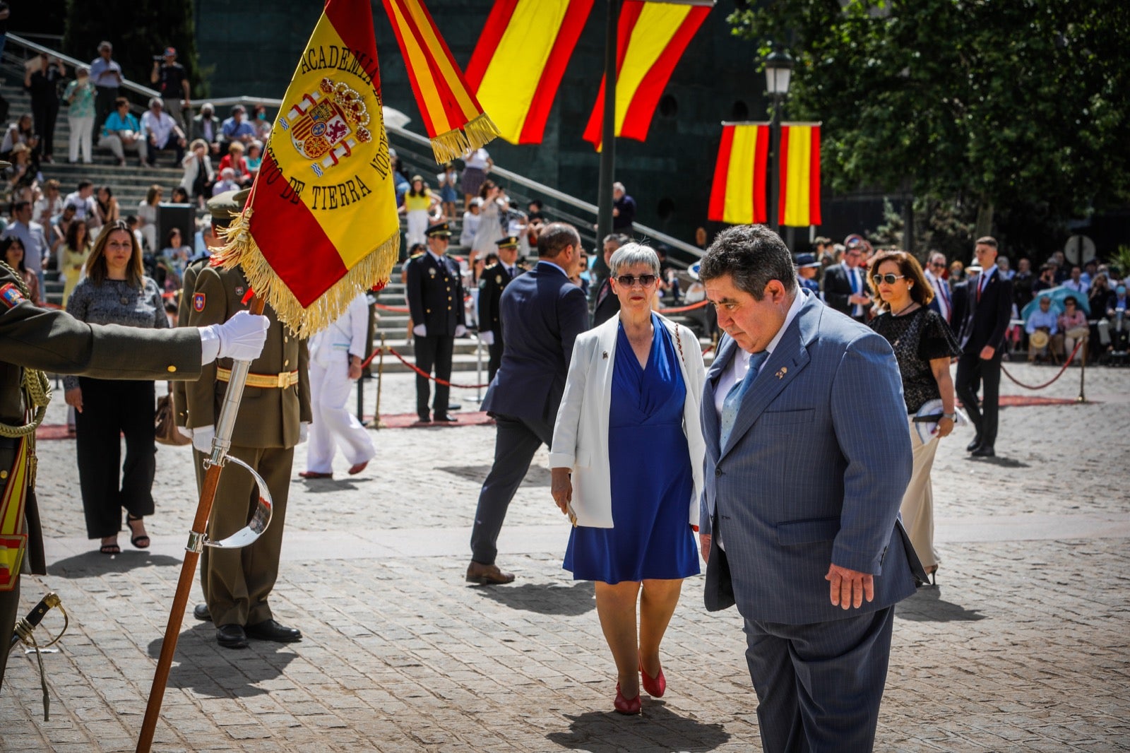 Más de 300 granadinos han llevado a cabo el juramento en la explanada del Palacio de Congresos.