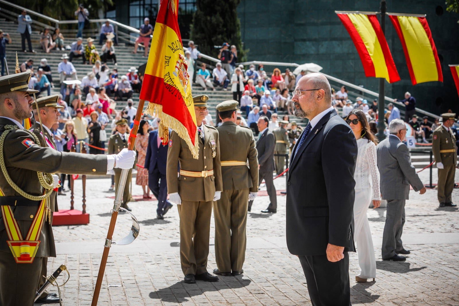 Más de 300 granadinos han llevado a cabo el juramento en la explanada del Palacio de Congresos.