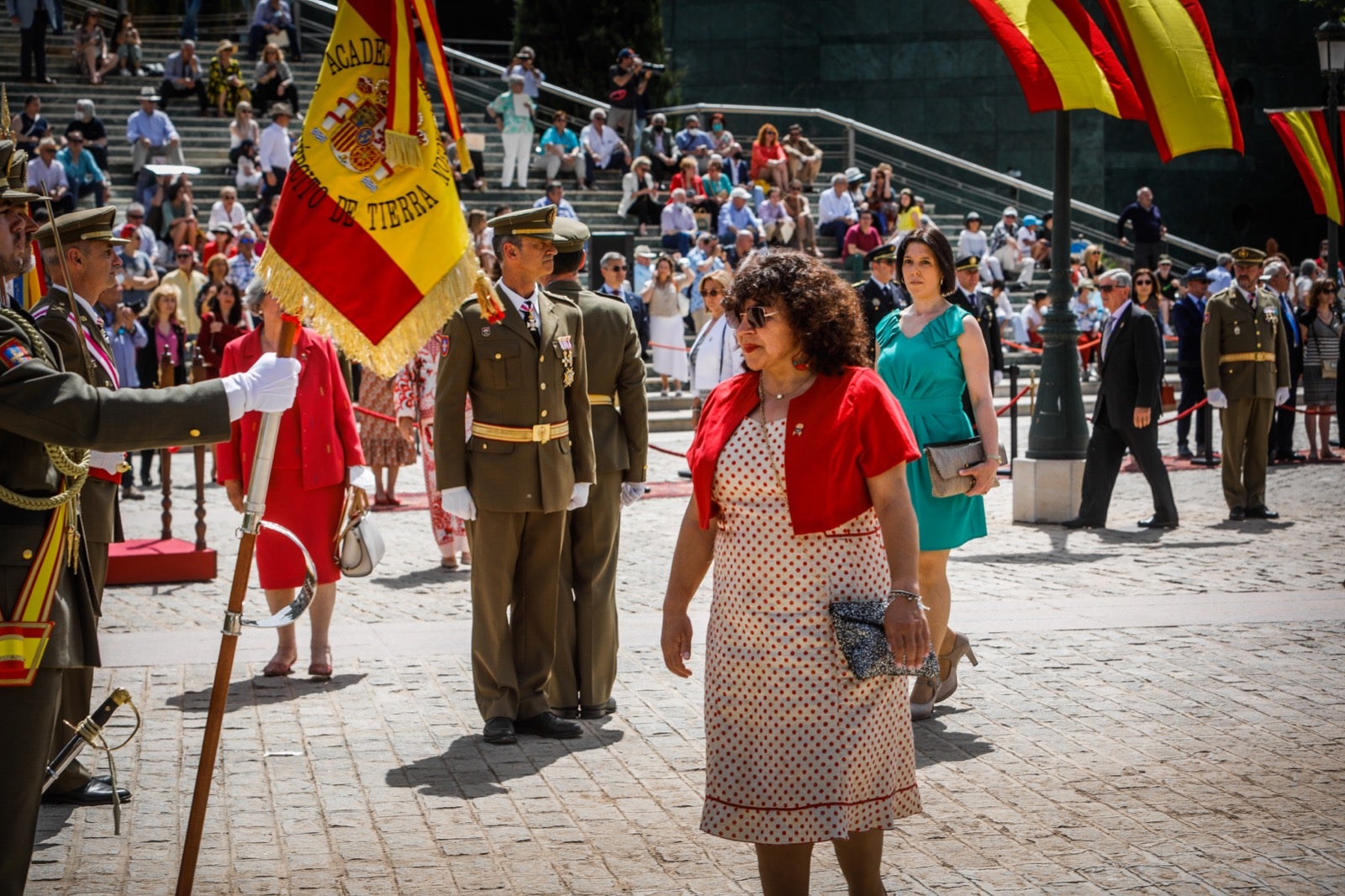 Más de 300 granadinos han llevado a cabo el juramento en la explanada del Palacio de Congresos.
