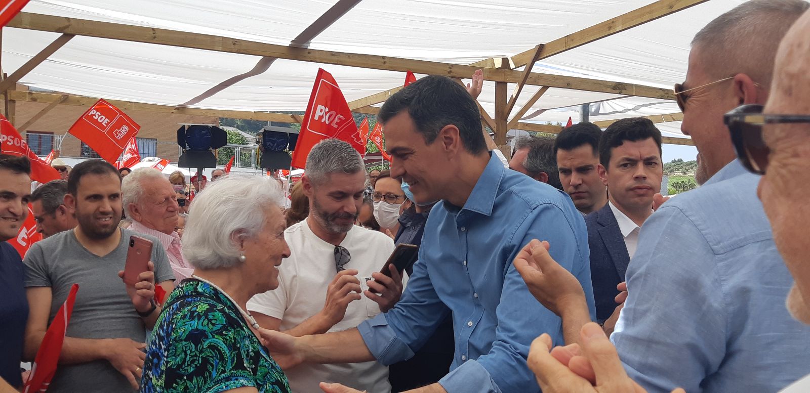 El presidente del Gobierno, Pedro Sánchez, esta mañana de visita en Torredelcampo, en Jaén.