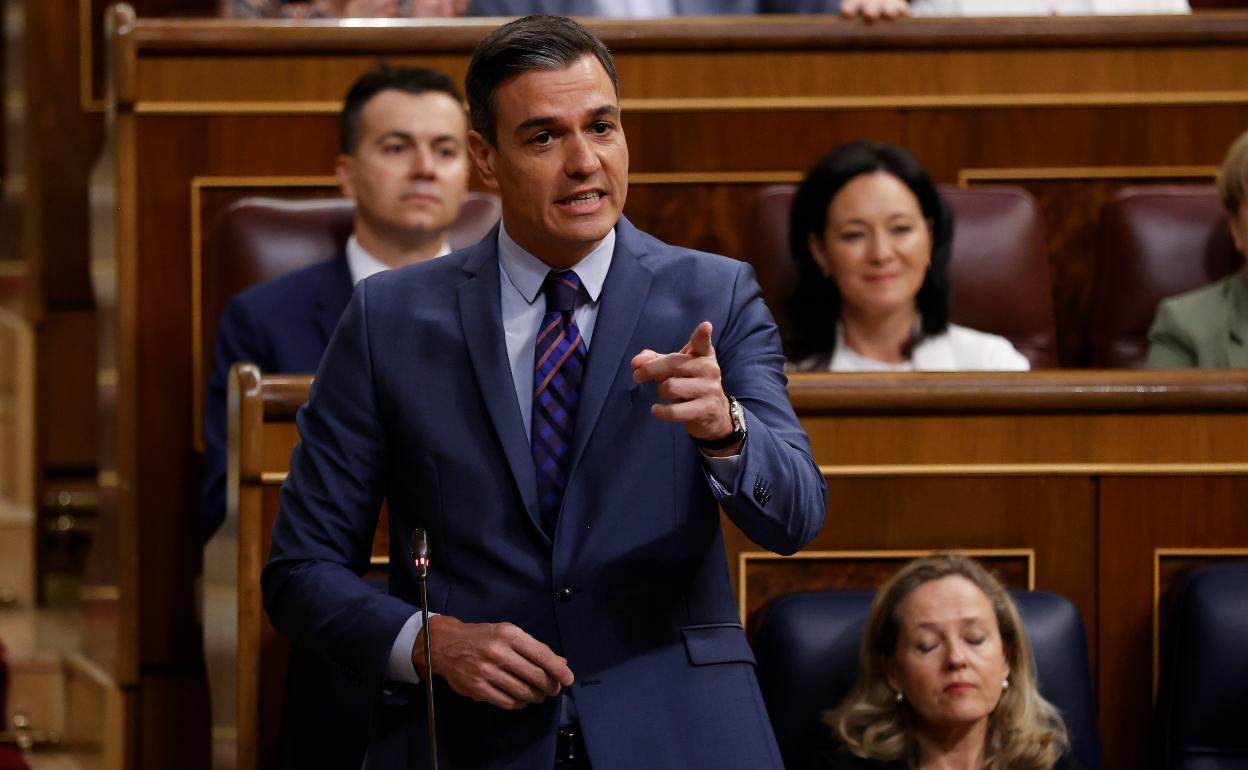 El jefe del Ejecutivo, Pedro Sánchez, interviene en la sesión de control al Gobierno celebrada este miércoles en el Congreso. 