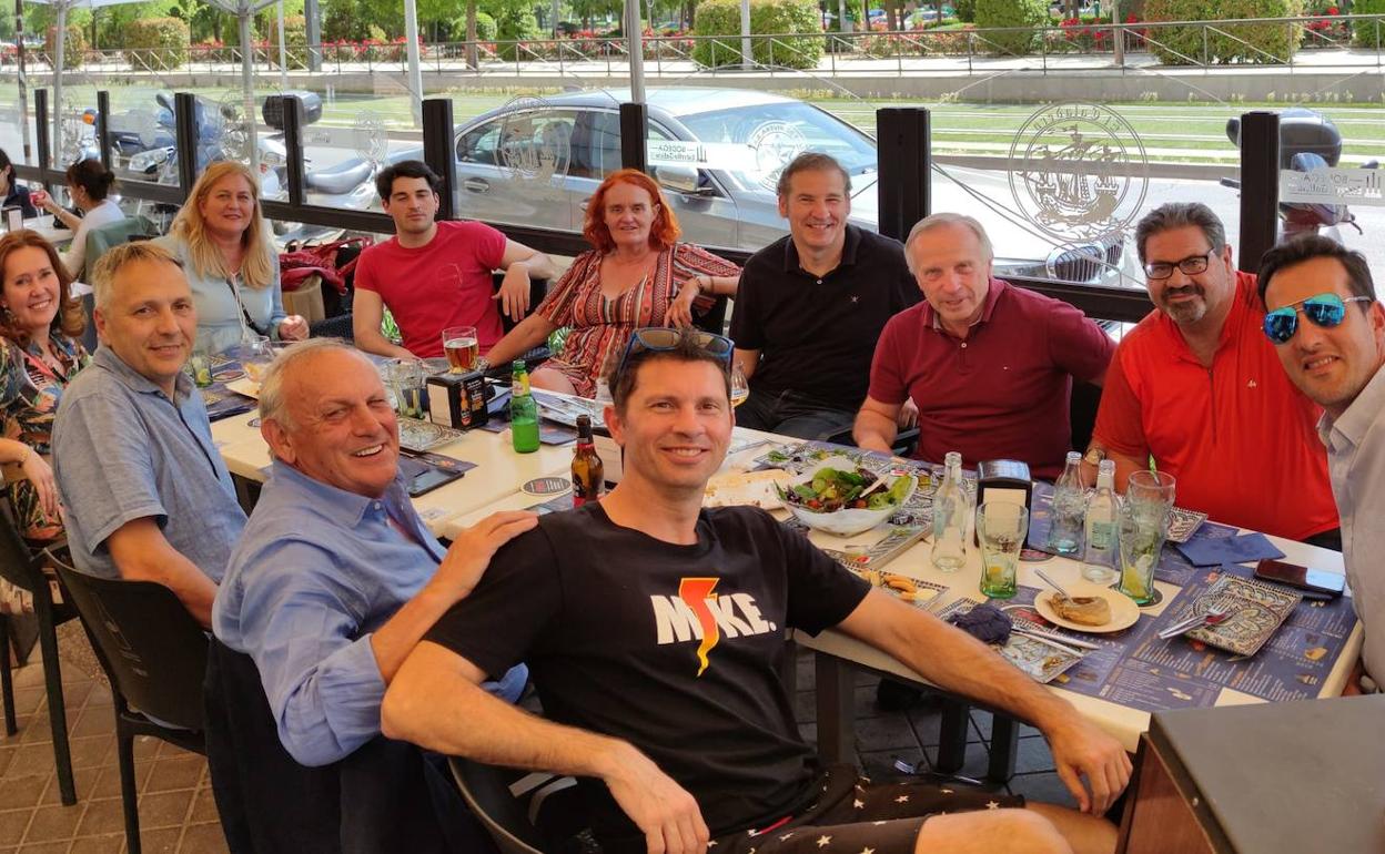 Javi Rojas, José Julián, Pecile, Liñán, Gómez Nieto, Landa y Oriol Junyent, entre otros, celebran el retorno granadino a la ACB.