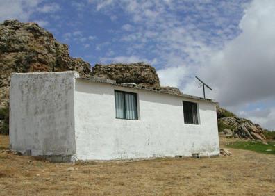 Imagen secundaria 1 - Vistas desde el Cerro del Buitre, el refugio y pinos salgareños.