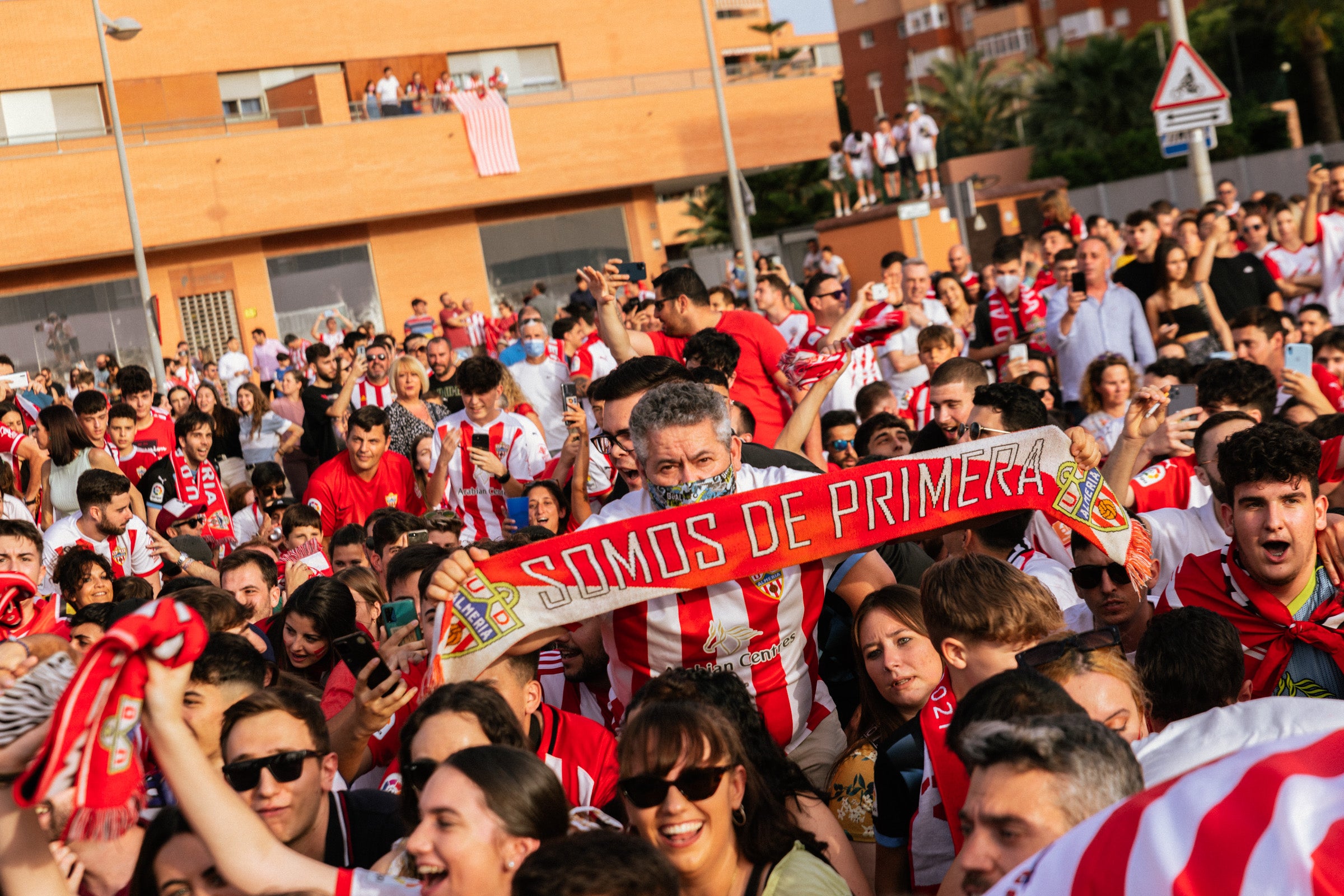 Fotos: Así ha recibido a la UD Almería la marea rojiblanca