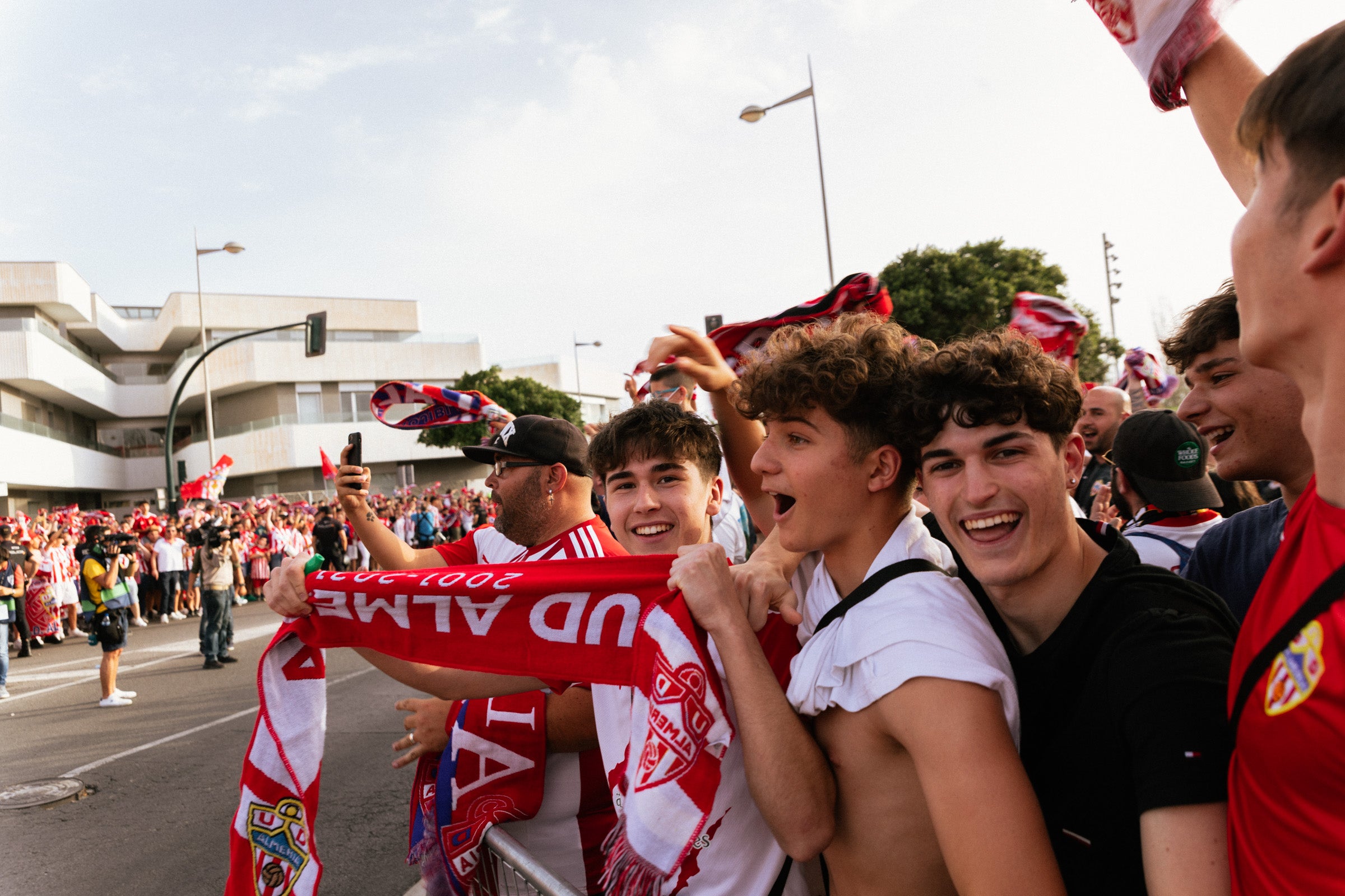 Fotos: Así ha recibido a la UD Almería la marea rojiblanca