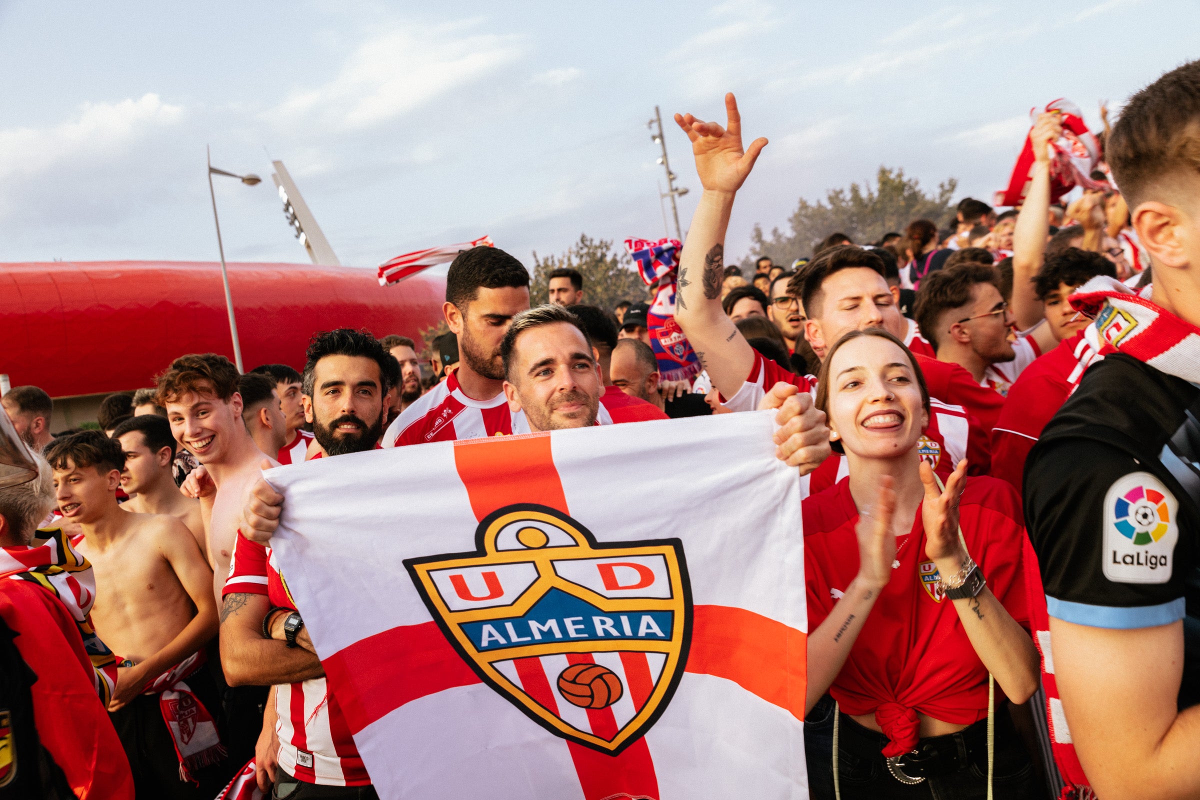 Fotos: Así ha recibido a la UD Almería la marea rojiblanca