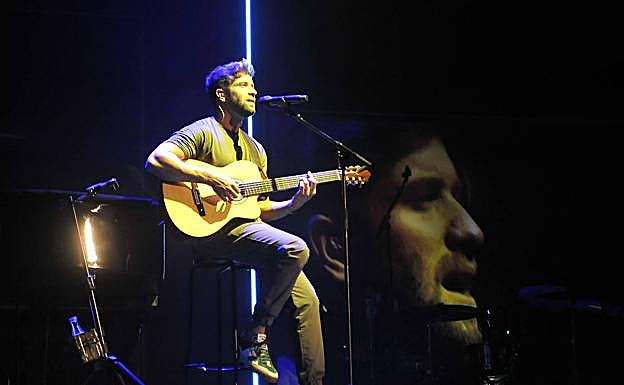 Imagen principal - Pablo Alborán: solo y en compañía de 2.000 granadinos