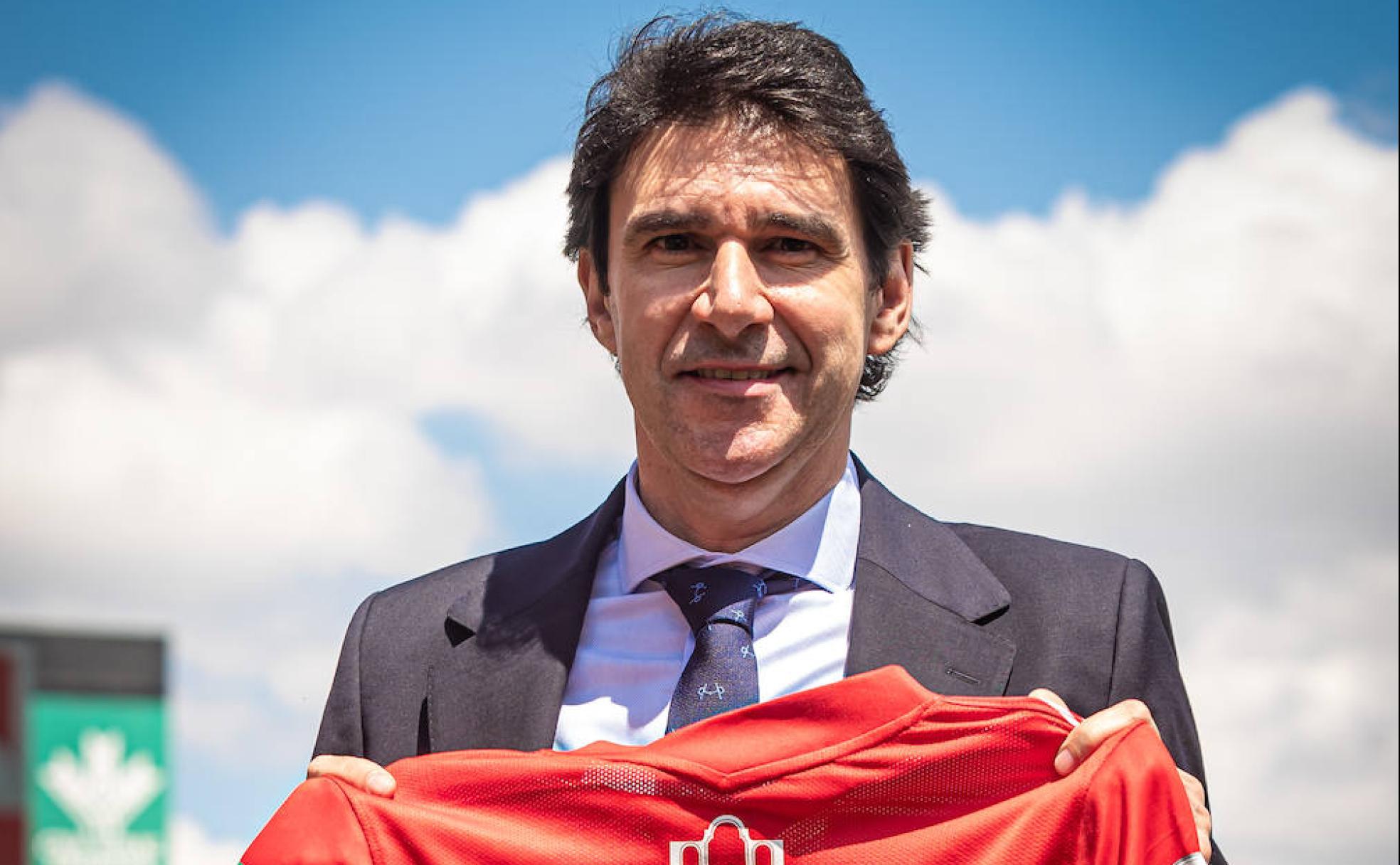 Aitor Karanka, sonriente en su puesta de largo como entrenador del Granada. 