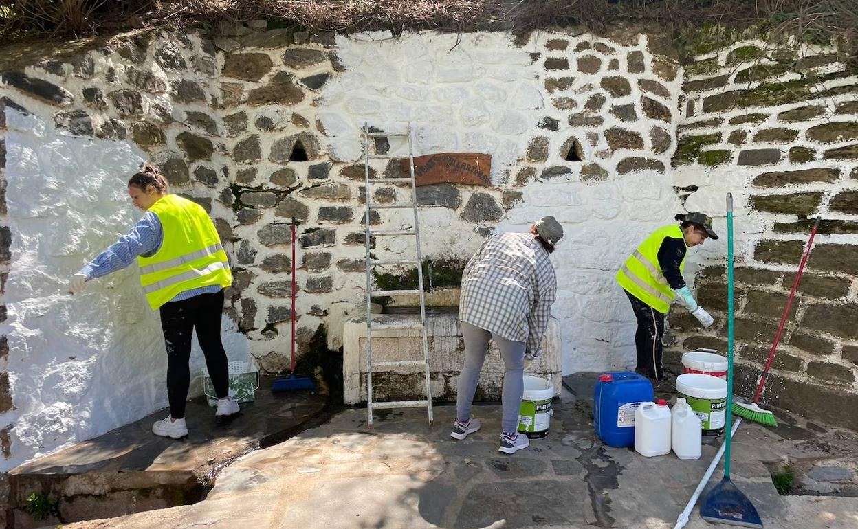 Trabajadores contratados por el Ayuntamiento deTrevélez. 