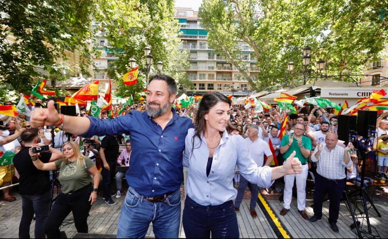 Santiago Abascal y Macarena Olona en Granada.