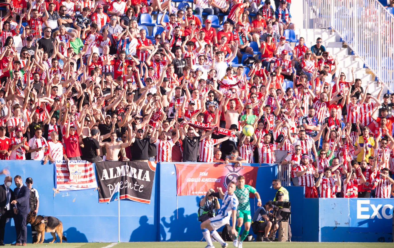 El partido del Almería en Butarque, a pie de campo
